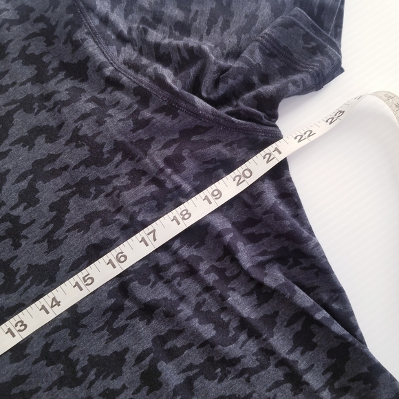 LULULEMON 5 Year Basic Short Sleeve T-shirt Camo Black Gray - Picture 8 of 9